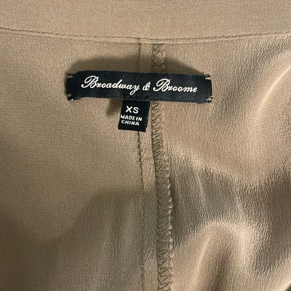 Broadway & Broome tan and black jumpsuit long sleeve 100% silk and rayon XS - Picture 6 of 8